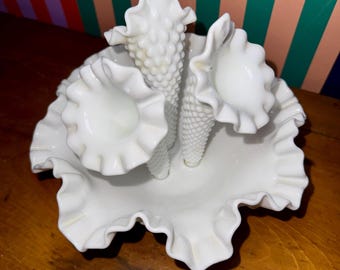 Juego de 4 centros de mesa con volantes de cristal opalino Fenton Hobnail