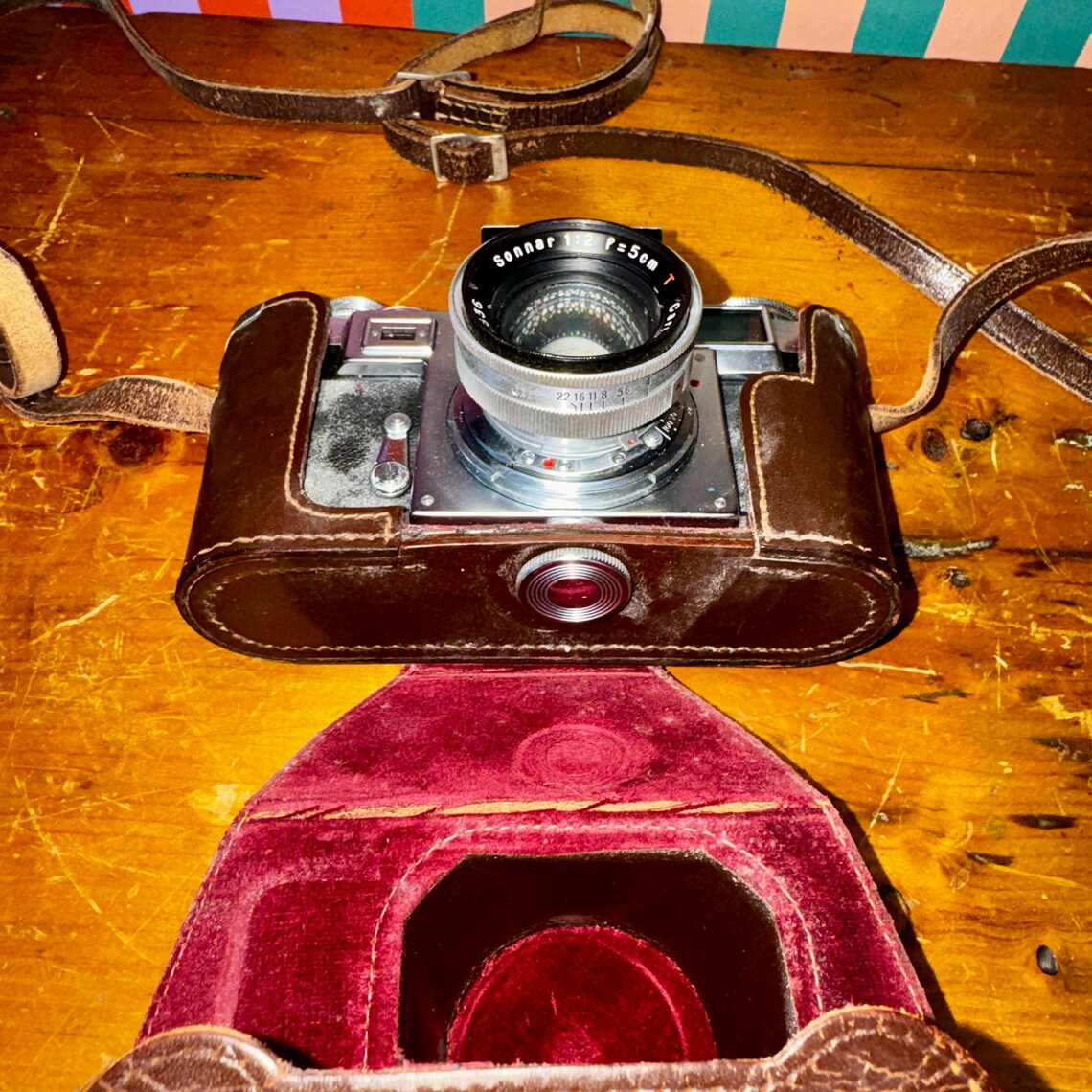 Vintage Zeiss Ikon Contax Camera – Carl Zeiss Sonnar 50mm Lens, Leather Case, foto 2 di 5