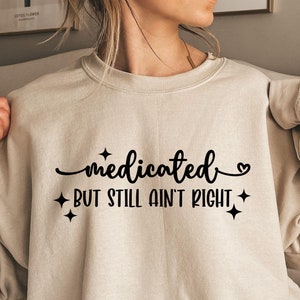 Medicinaal maar nog steeds niet goed SVG PNG, grappige svg png, introverte SVG, anti-sociale svg, geestelijke gezondheid svg, huisgenoot svg, angst svg png