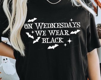 Los miércoles vestimos de negro SVG PNG, diseño de camiseta de bruja de Halloween, clipart de temporada espeluznante, archivo de corte Cricut, gráfico gótico de Halloween