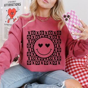 Umarmungen und Küsse Xoxo SVG, Smiley Gesicht SVG png, Retro Valentines Shirt svg, Liebe svg, Valentinstag svg, Valentine Vibes svg png
