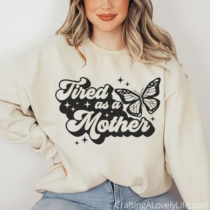 Retro cansado como uma mãe SVG, mãe engraçada svg, copo de vinho svg, retro svg, camisa da mãe svg, dia das mães svg, xícara de café da mãe svg, presente da mãe svg