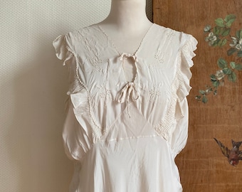 1930s Beige Embroidered Silk Bias-Cut Slip Dress Nightgown Vintage