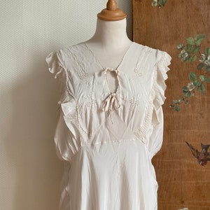 1930s Beige Embroidered Silk Bias-Cut Slip Dress Nightgown