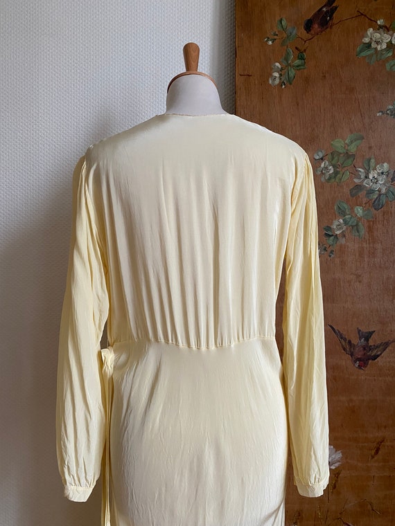 1930s pale pastel yellow silk and lace embroidere… - image 6