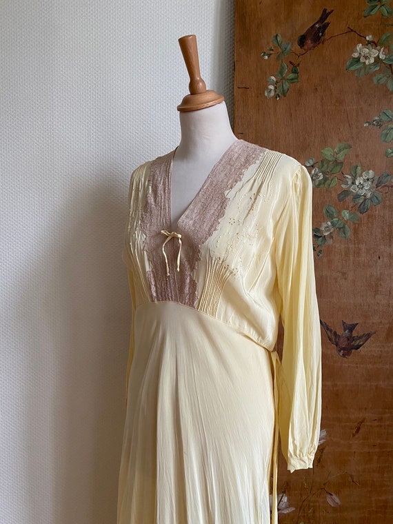 1930s pale pastel yellow silk and lace embroidere… - image 5