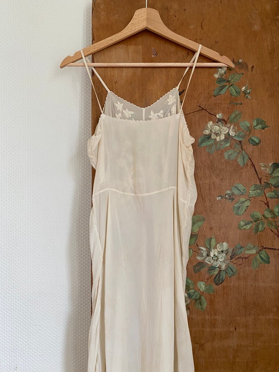 1930s ivory cream embroidered leaf bow silk slip … - image 6