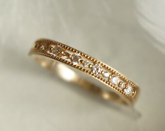 Zierlicher Ring aus 14K Massivgold, Minimalistisches, stapelbares Band mit Zirkonia