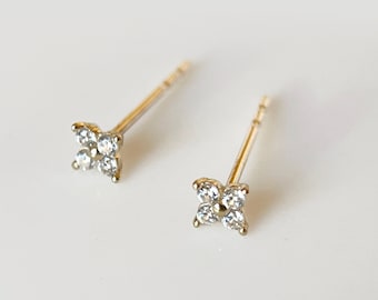 14K Solid Gold Stars Dainty Stud Earring, 14K Real Gold Delicate Celestial Stud Earrings, Sparkling Stars Earrings, Gift for her