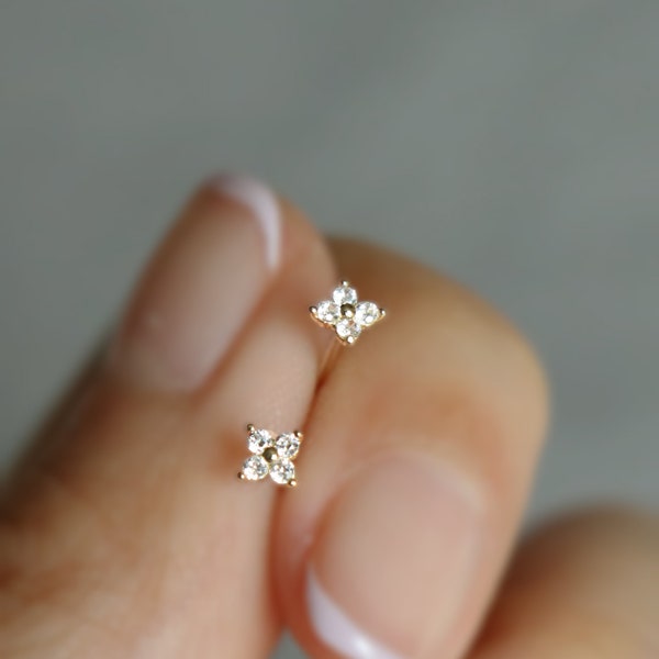 14K Solid Gold Stars Dainty Stud Earring, 14K Real Gold Delicate Celestial Stud Earrings, Sparkling Stars Earrings, Gift for her