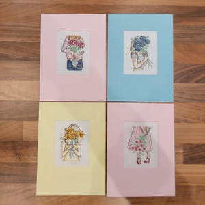 Bloemenmeisje voltooide borduurkaart - kies je kleur - afgewerkte maat: 150 x 205 mm met bijpassende envelop
