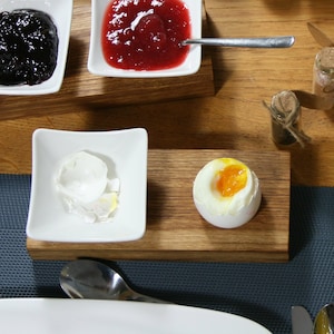 Eierbecher Holz mit Keramikschale, Snackschale