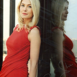 Superb Rosamund Pike Hand-Signed 10&quot; x 8&quot; Photo