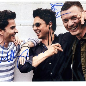 Superb Stereophonics Hand-Signed 10&quot; x 8&quot; Photo