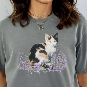 Calico Cat printed on a comfort color tee, Cottagecore animal shirt Grey