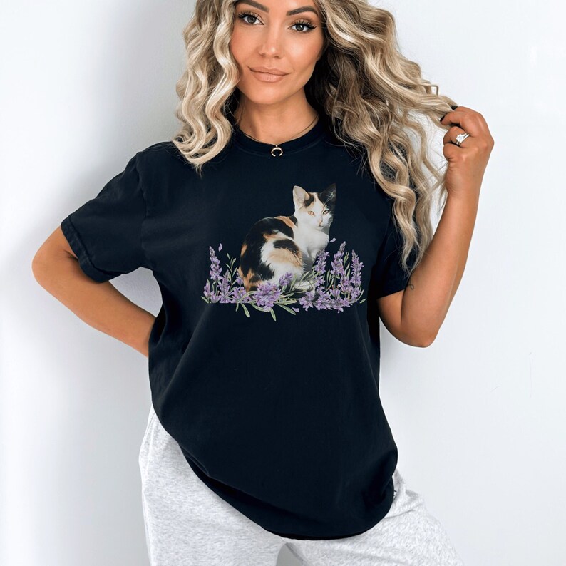 Calico Cat printed on a comfort color tee, Cottagecore animal shirt Black