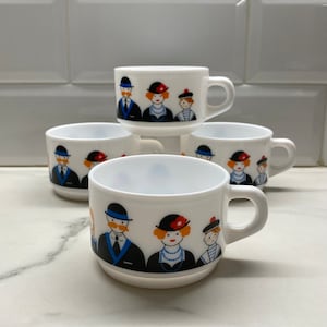 Rare pattern Arcopal coffee cups set of 4 with English family characters on them made in France 1970s, vintage cute printed cups