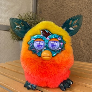 Yellow-orange Furby Boom Crystal Series WORKING, Colourful Hasbro