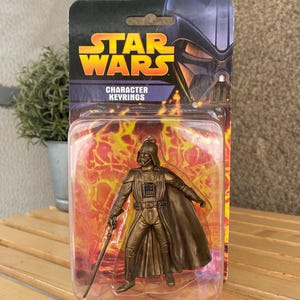 Darth Vader Character Keyring 2005 Star Wars, vintage new in box sealed collectable Star Wars figurine keychain