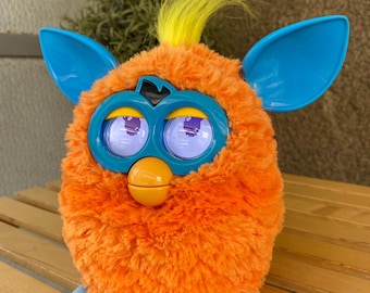 WORKING orange Furby Orangutan 2012 with blue ears Hasbro, talking pet