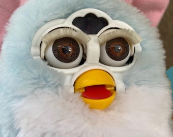 【激レア！！】限定生産　卒業版ファービー Amazon.co.jp: ファービー 卒業版 限定生産 : おもちゃ