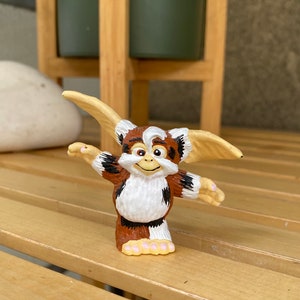 Vintage Gizmo Gremlins small pvc figurine 1990s Applause, collectable cute brown & white monster pet figure