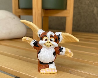 ニードルフェルトのギズモアートドール：ウールのグレムリン彫刻