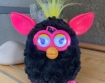 Furby BOOM tacheté blanc rose et violet parlant anglais