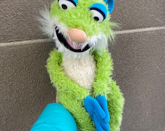 Vintage Treelo green lemur big plush Bear in the Big Blue House stuffed toy 1990s, Jim Henson Treelo soft toy hugger muppet