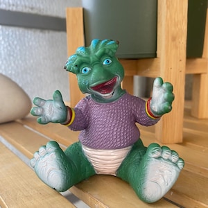 Vintage Charlene Sinclair pvc figure sister of Baby Sinclair 1990s, TV series Dinosaurs Disney figurine
