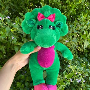Vintage Baby Bop green dinosaur plush 1990s Playskool, collectable Barney’s friend toy from tv series