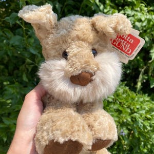Vintage Tan Schnauzer Hund Barkley Plüschtier Gund, niedlicher kuscheliger realistischer Terrierwelpe gefüllte Mütze mit einem Anhänger