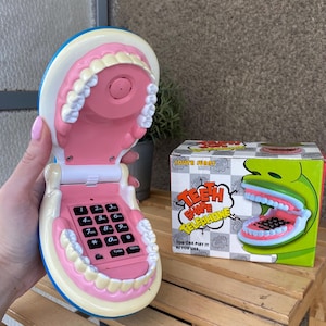Vintage rare Novelty Teeth Shape Telephone blue & pink 1990s WORKING in box, collectable jaw phone