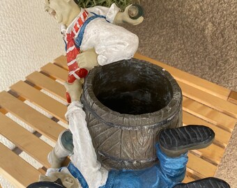 ヴィンテージのローレル＆ハーディ樹脂製フィギュア：コレクター向け棚