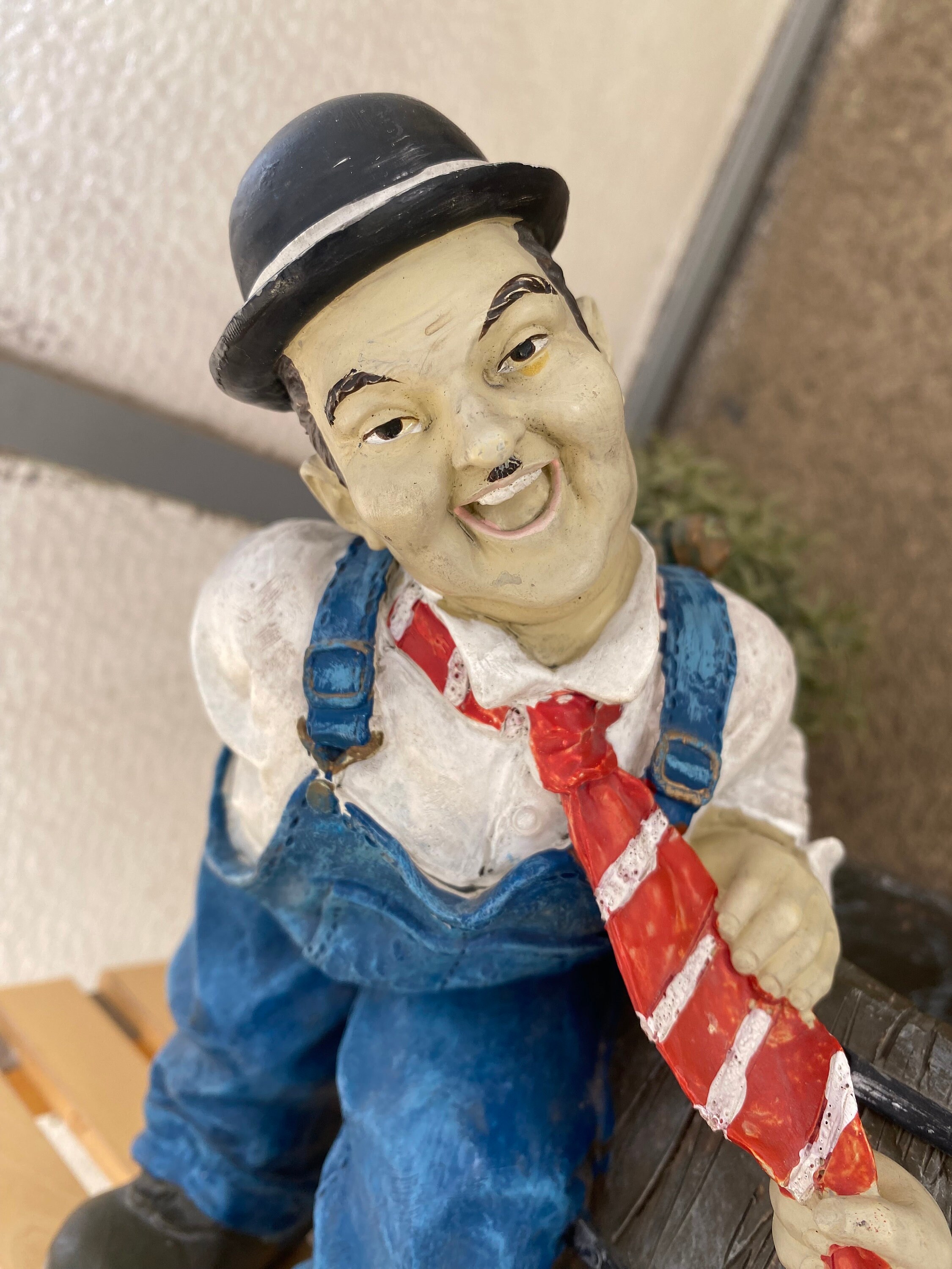 ローレルandハーディ置き物　オブジェ Vintage Laurel and Hardy Resin Figurine: Collectible Shelf