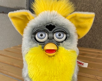 Rare peau de banane Furby 1998 en état de fonctionnement, fourrure japonaise Tomy argentée et jaune aux yeux argentés, peau de banane Furby génération 7