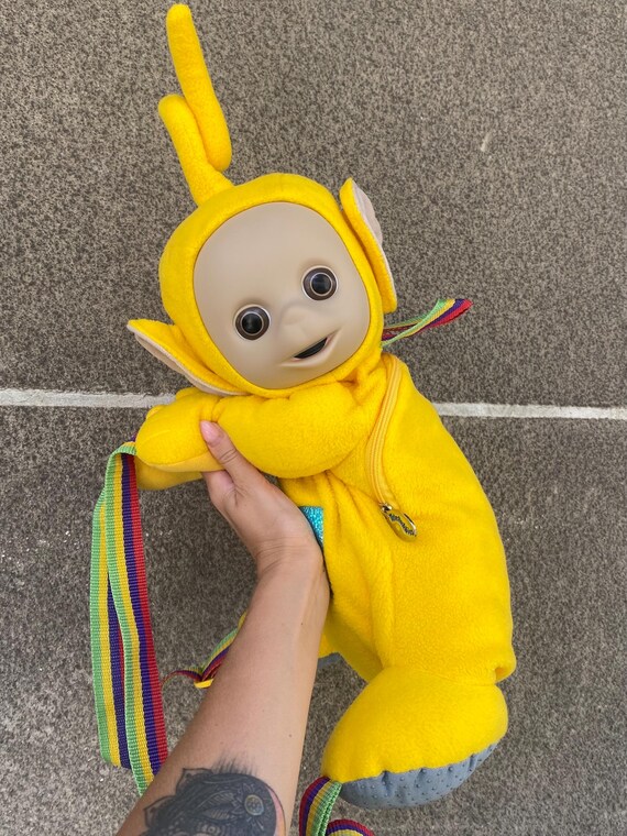 Mochila de peluche Laa Laa de los Teletubbies amarillos de 1996 mochila vintage coleccionable con forma de humanoide adorable con cara de bebe y antena Etsy Espana