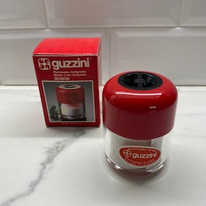 Guzzini röd saltkvarn vintage ny Italiensk 1980-talsdesign STG Studio