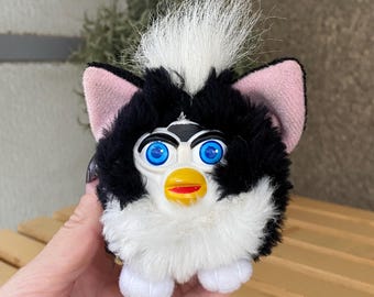 珍しいピンクとベージュのファービー偽物。美しい目の色で動作せず