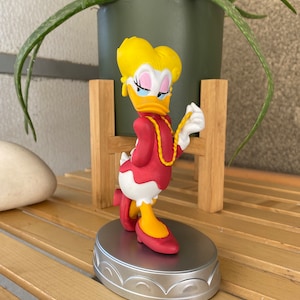 Vintage Brigitta McBridge MacBridge resin figure DeAgostini DuckTales, Disney De Agostini figurine on a base