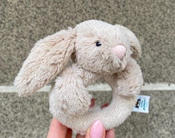 Little Jellycat Bashful Beige Bunny Ring Rassel mit rasselndem Geräusch