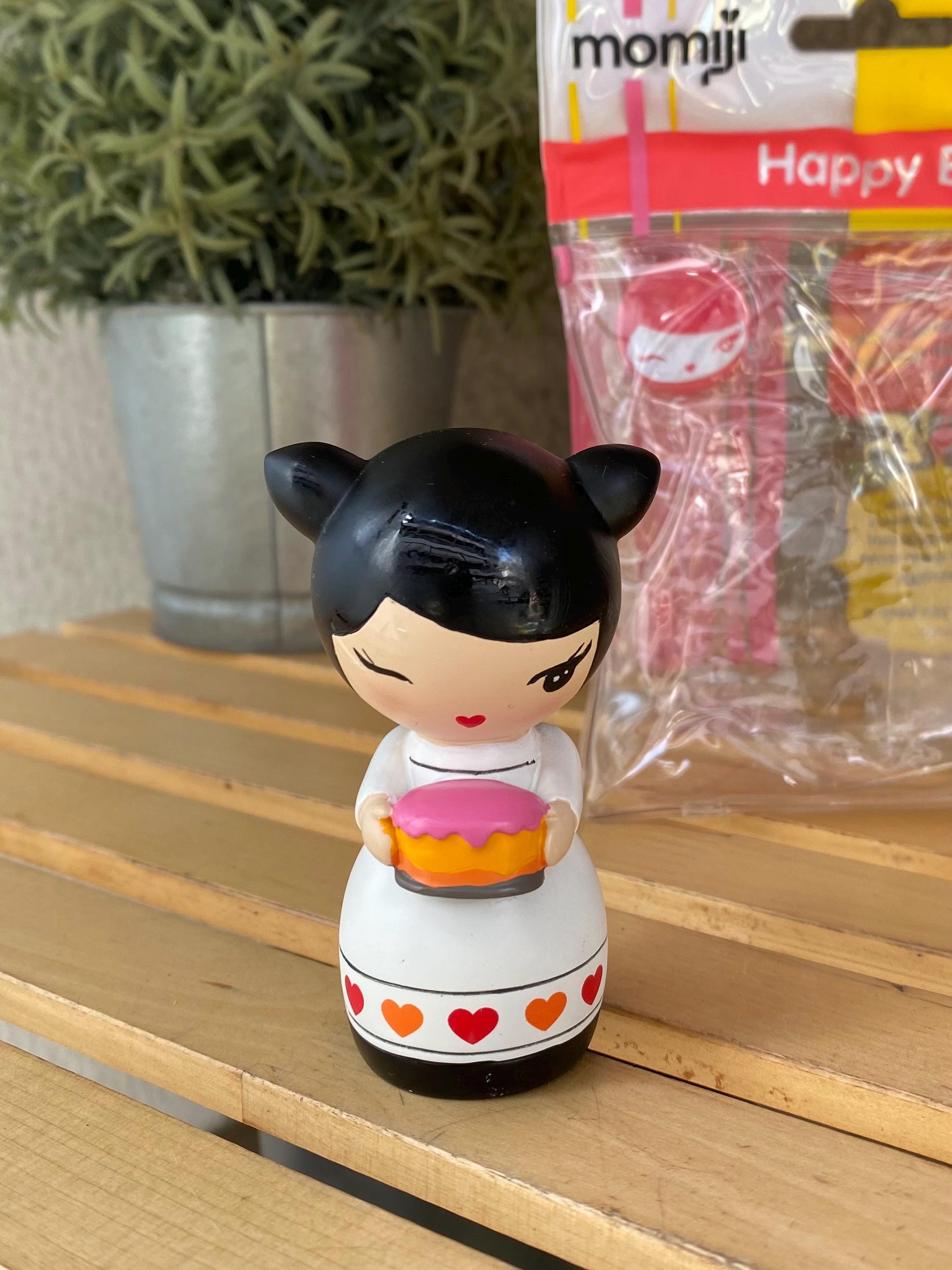 小物 Momiji MOMIJI Message Doll Happy Birthday, Collectable Resin Figurine New