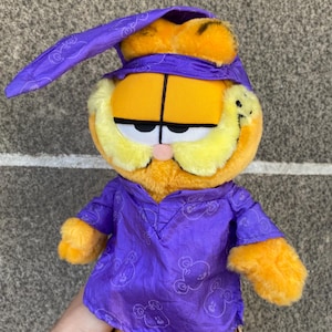 Vintage Garfield plush in pajamas and slippers 2001 Paws & Play-by-Play, cute sleepy Garfield plushie stuffed cat