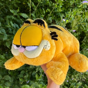 Vintage Garfield plush stuffed toy by Paws 37cm/14,5in, collectable Garfield tabby lazy cat 1990s