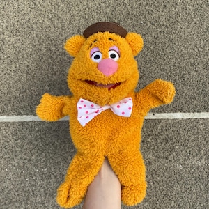 Fozzie Bear muppet small hand puppet, Jim Henson’s Muppet Show cute plush toy