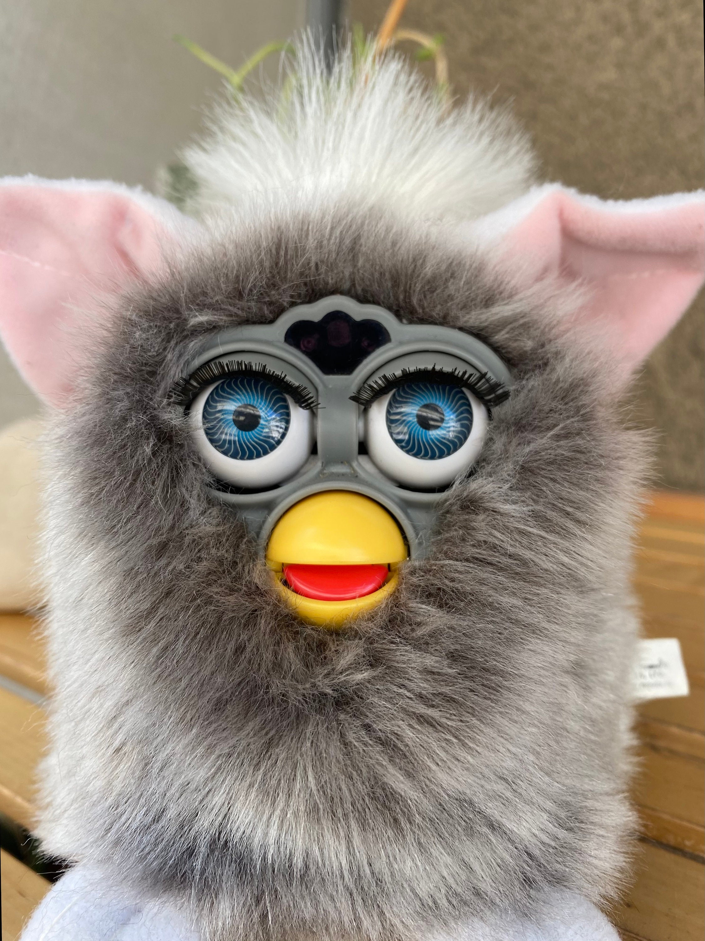 Silver Grey Furby Owl 1998 moves but Mute, Fluffy Vintage Silver Grey Furby Owl 1998 moves but Mute, Fluffy Vintage