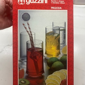Guzzini vintage set van 4 heldere hoge acrylglazen design STG Studio nieuw in een doos, bekers Italië Guzzini-pagode jaren 80
