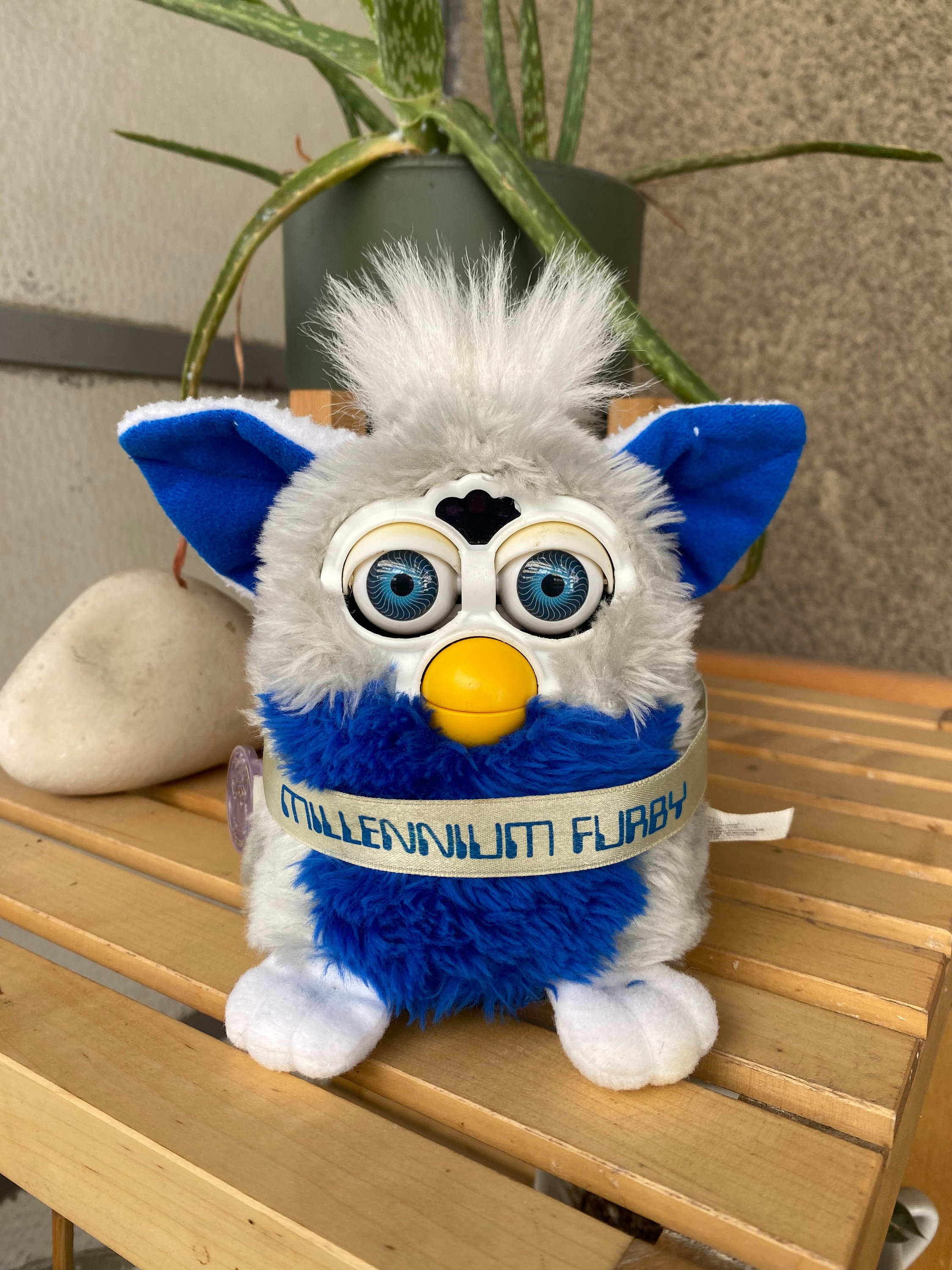 Furby 新品未使用 青色 Furby Electronic Taboo Blue Furby Plush - Entertainment Earth