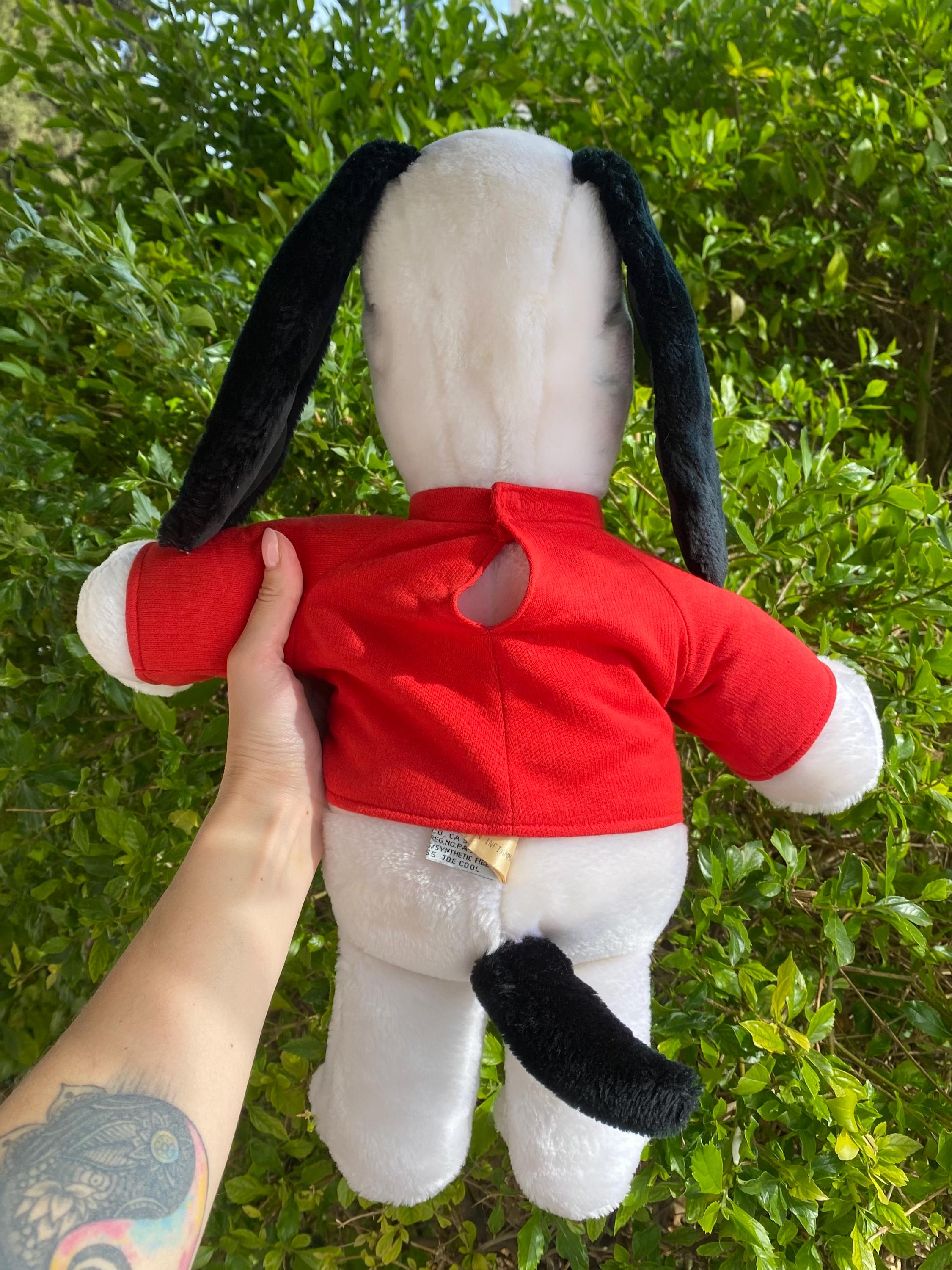 大きなスヌーピーのぬいぐるみ、赤いTシャツ、1971年、ヴィンテージ