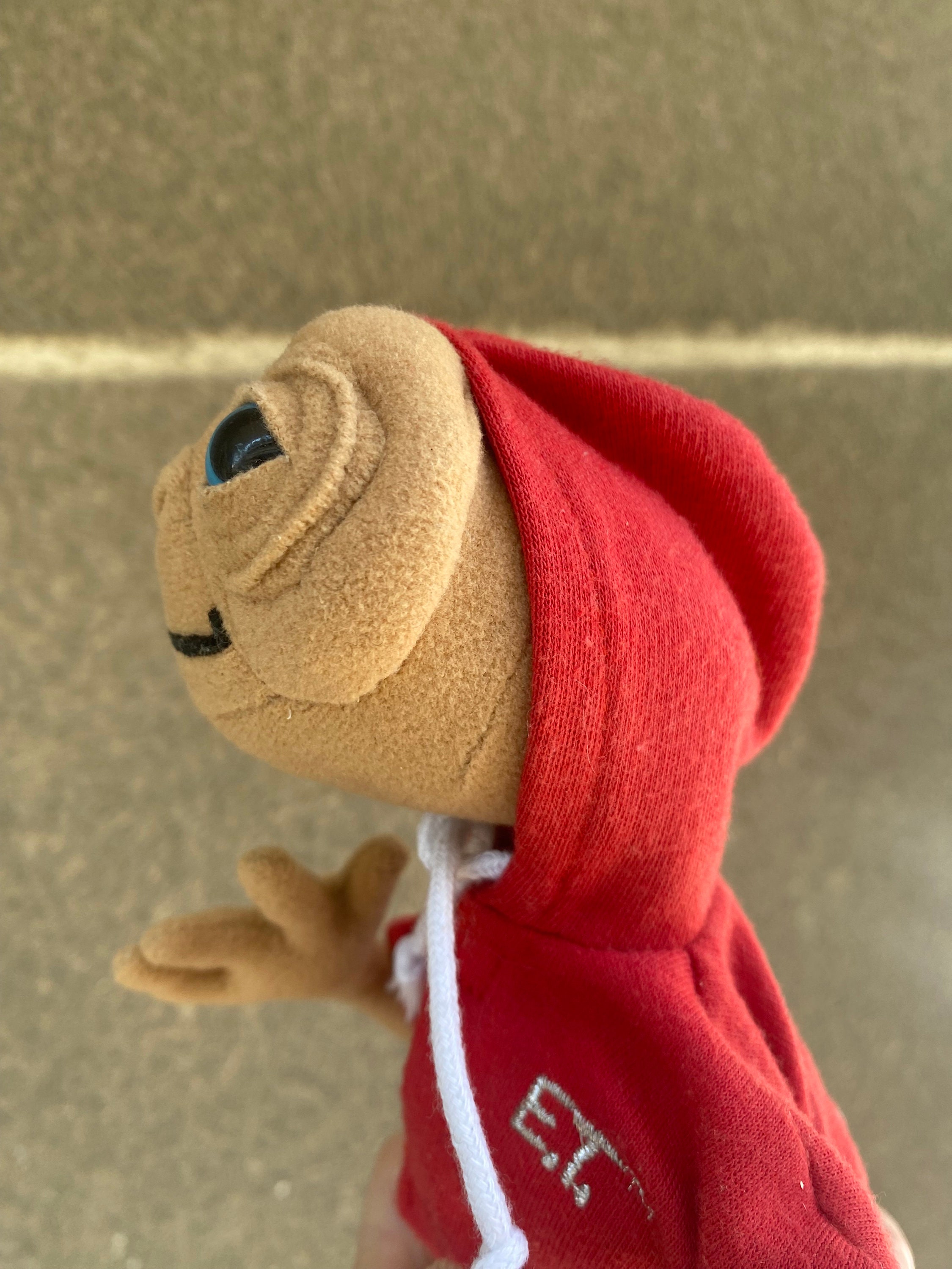 ET Extra Terrestrial Plush Toy Stuffed Alien Toy in Red Hoodie, ET